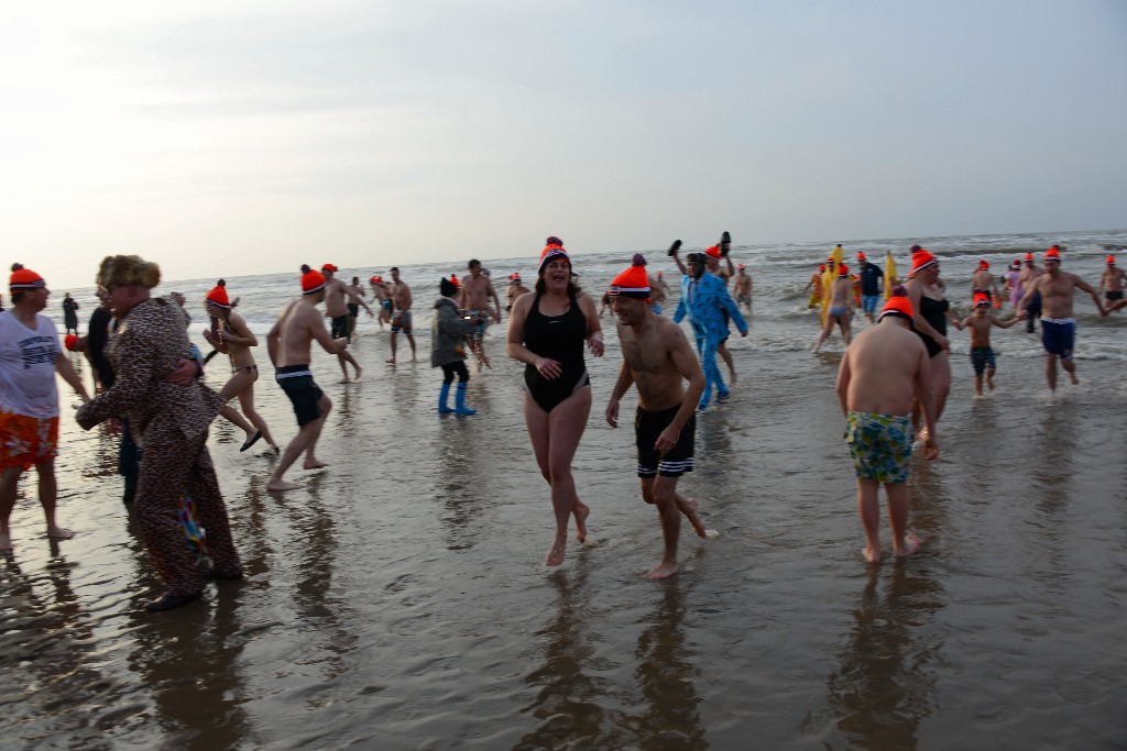 ../Images/Nieuwjaarsduik Nederzandt 2015 111.jpg